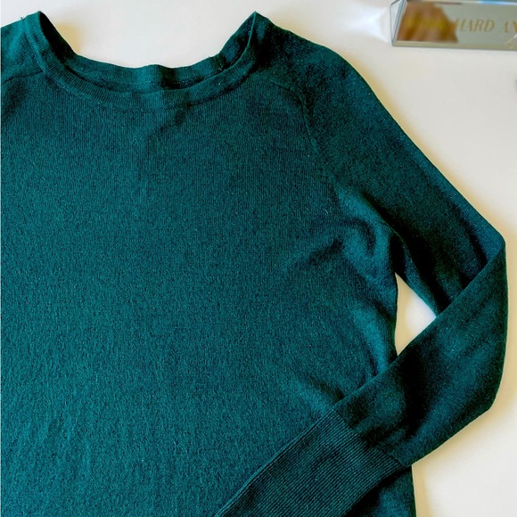 Green sweater - Picture 2 of 4